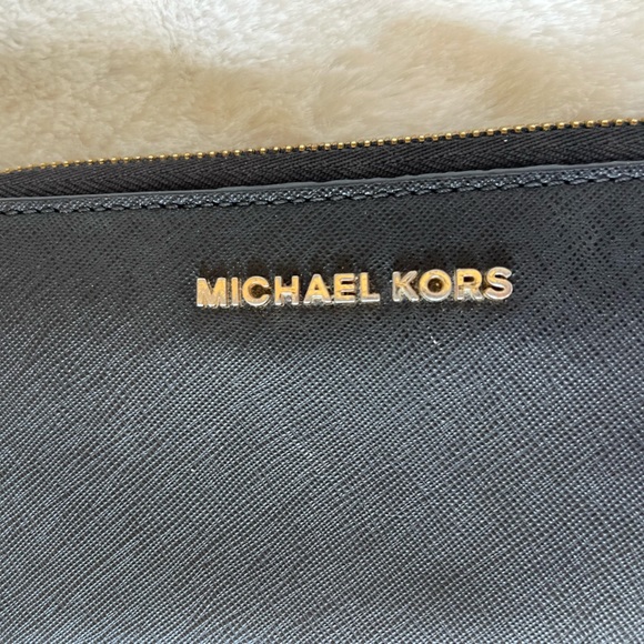 Michael Kors Wallet - Picture 2 of 8